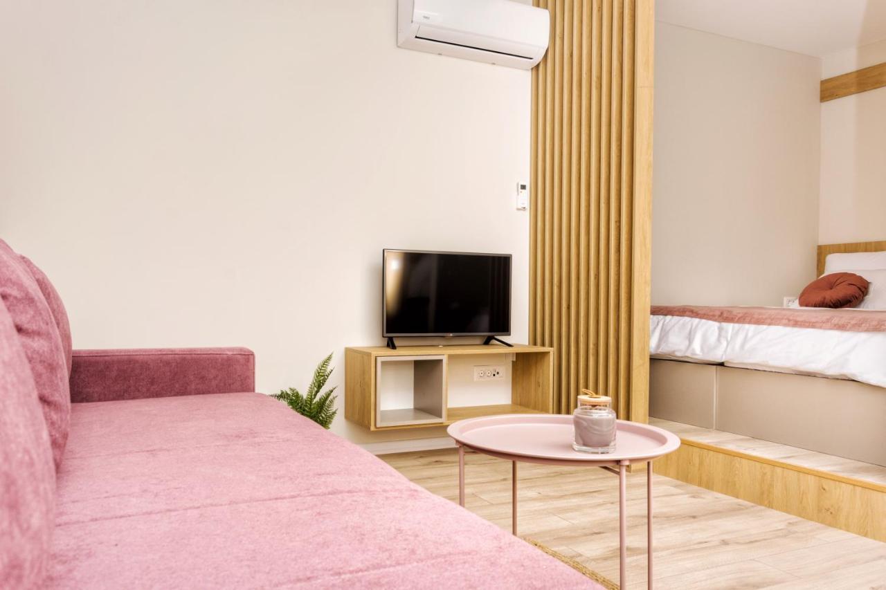 Urban Apartment *