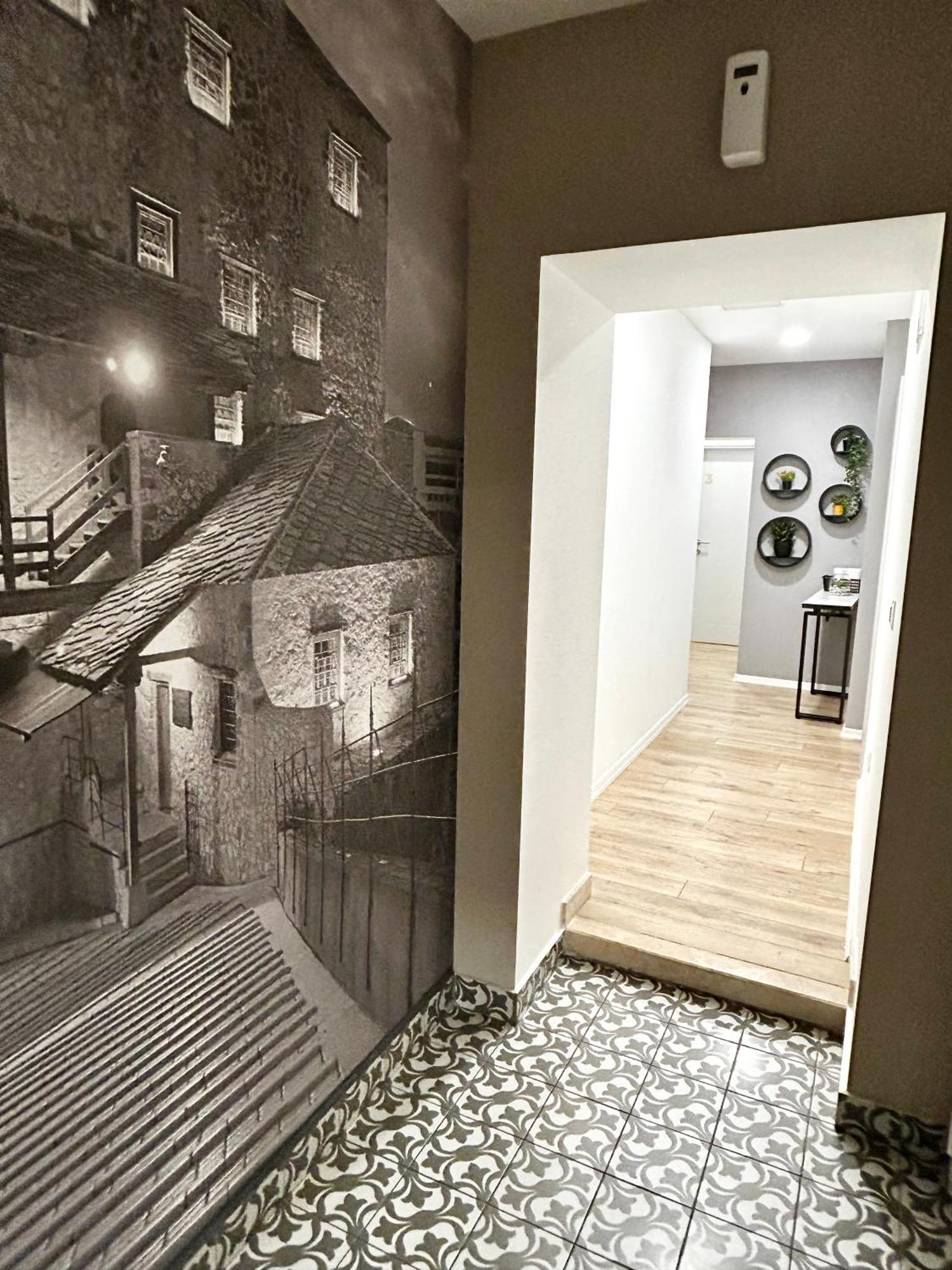 Urban Apartment *